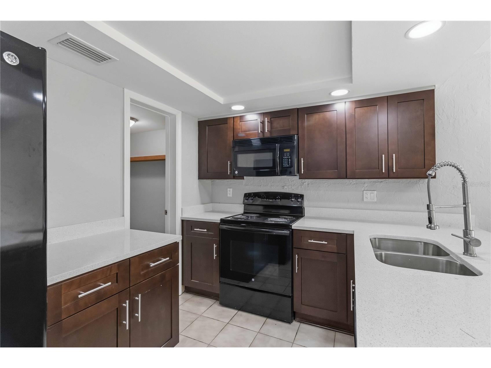 1125 Longfellow Way #125-B Sarasota FL 34243 A4691728 image13