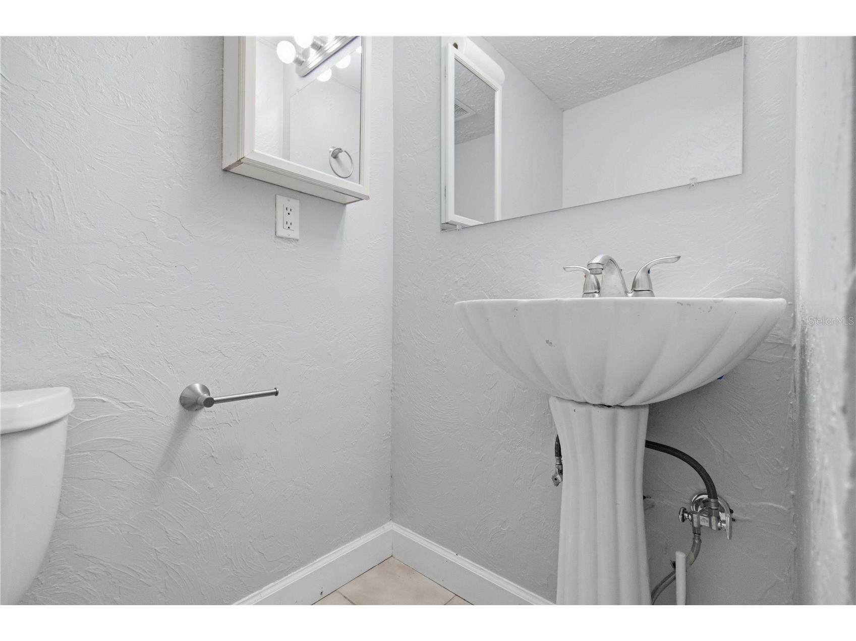 1125 Longfellow Way #125-B Sarasota FL 34243 A4691728 image31