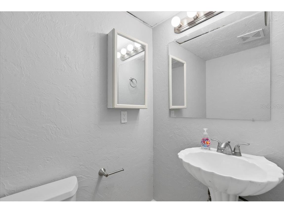 1125 Longfellow Way Sarasota FL 34243 A4662526 image15