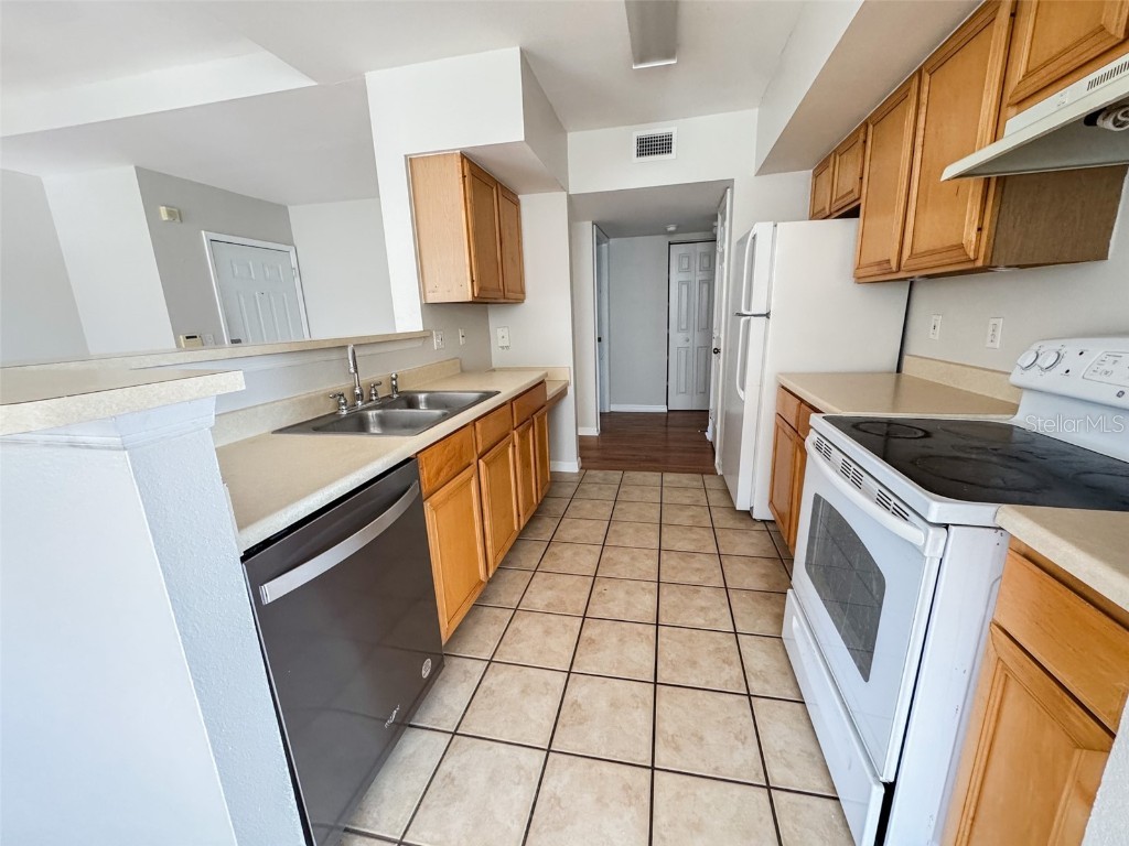 1125 Villagio Circle #201 Sarasota FL 34237 A4674000 image7