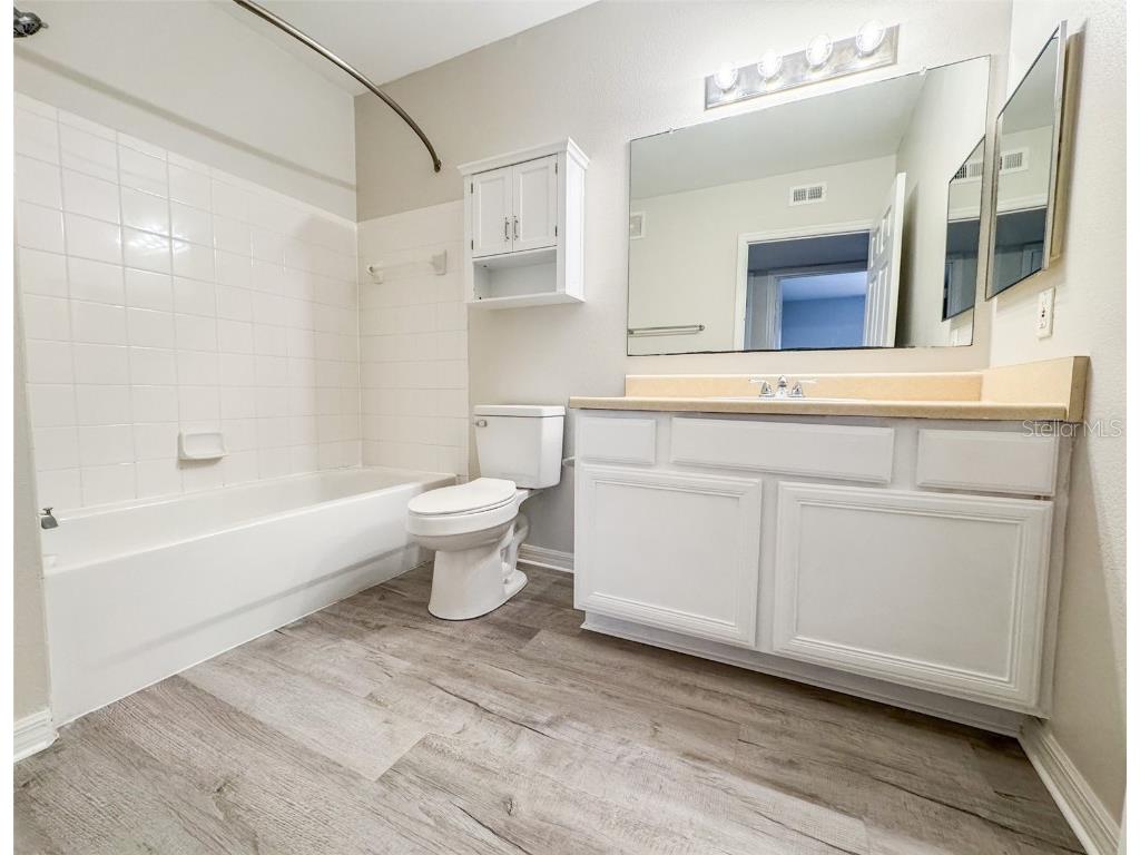 1125 Villagio Circle #201 Sarasota FL 34237 A4674000 image8