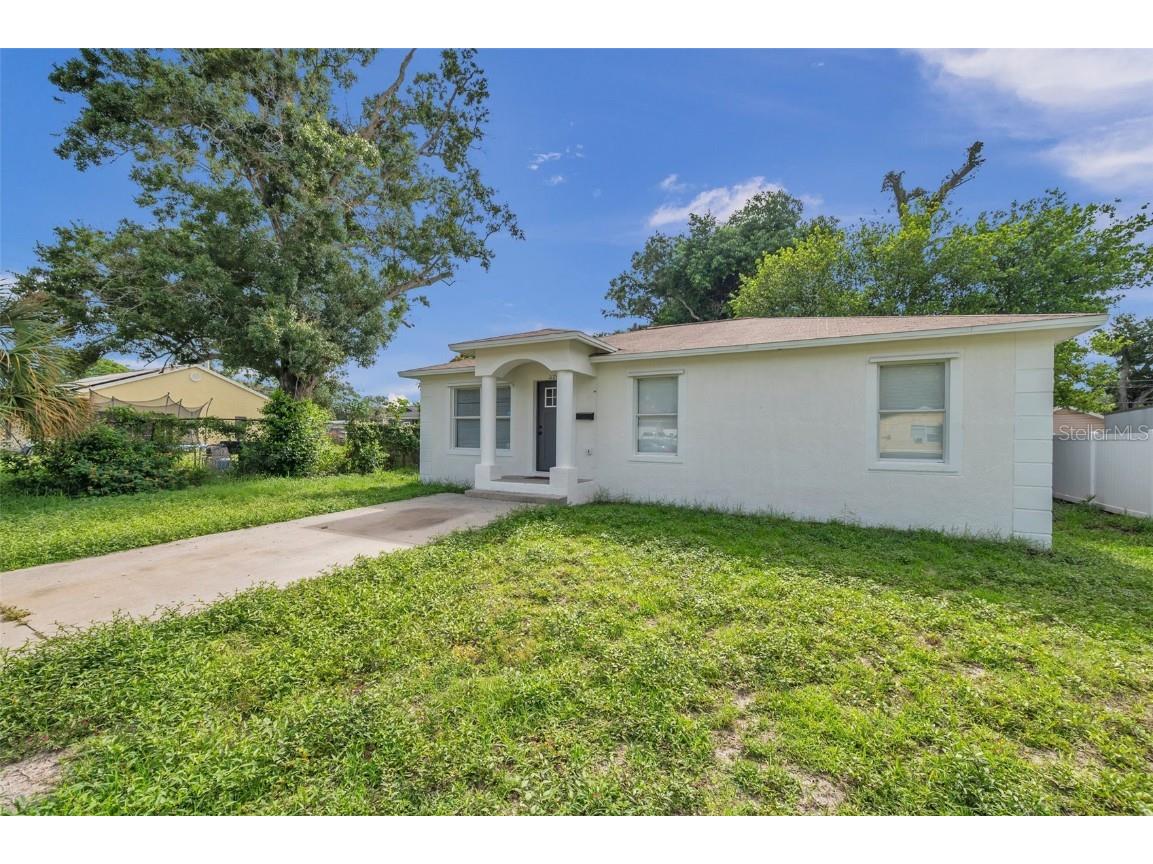 1126 40th Street S Saint Petersburg FL 33711 U8250624 image1
