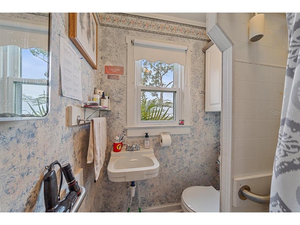 1126 Graber Avenue Sarasota FL 34237 A4684750 image25