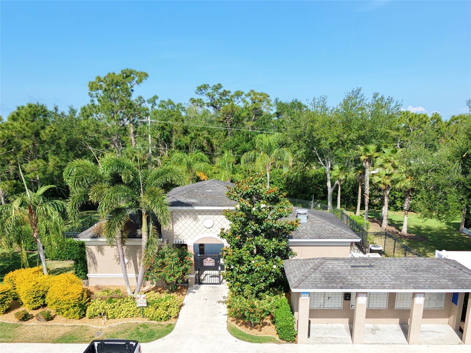 1126 Grantham Drive Sarasota FL 34234 A4691797 image8