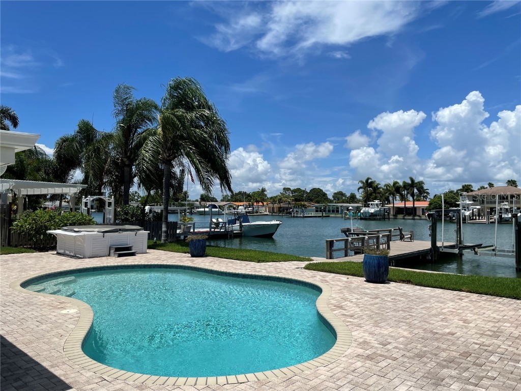 11265 6th Street E Treasure Island FL 33706 - BOCA CIEGA BAY U8206754 image1