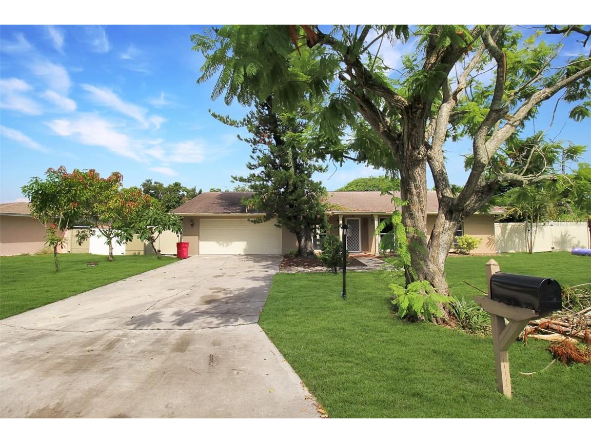 1127 De Leo Drive Sarasota FL 34243 A4633872 image1