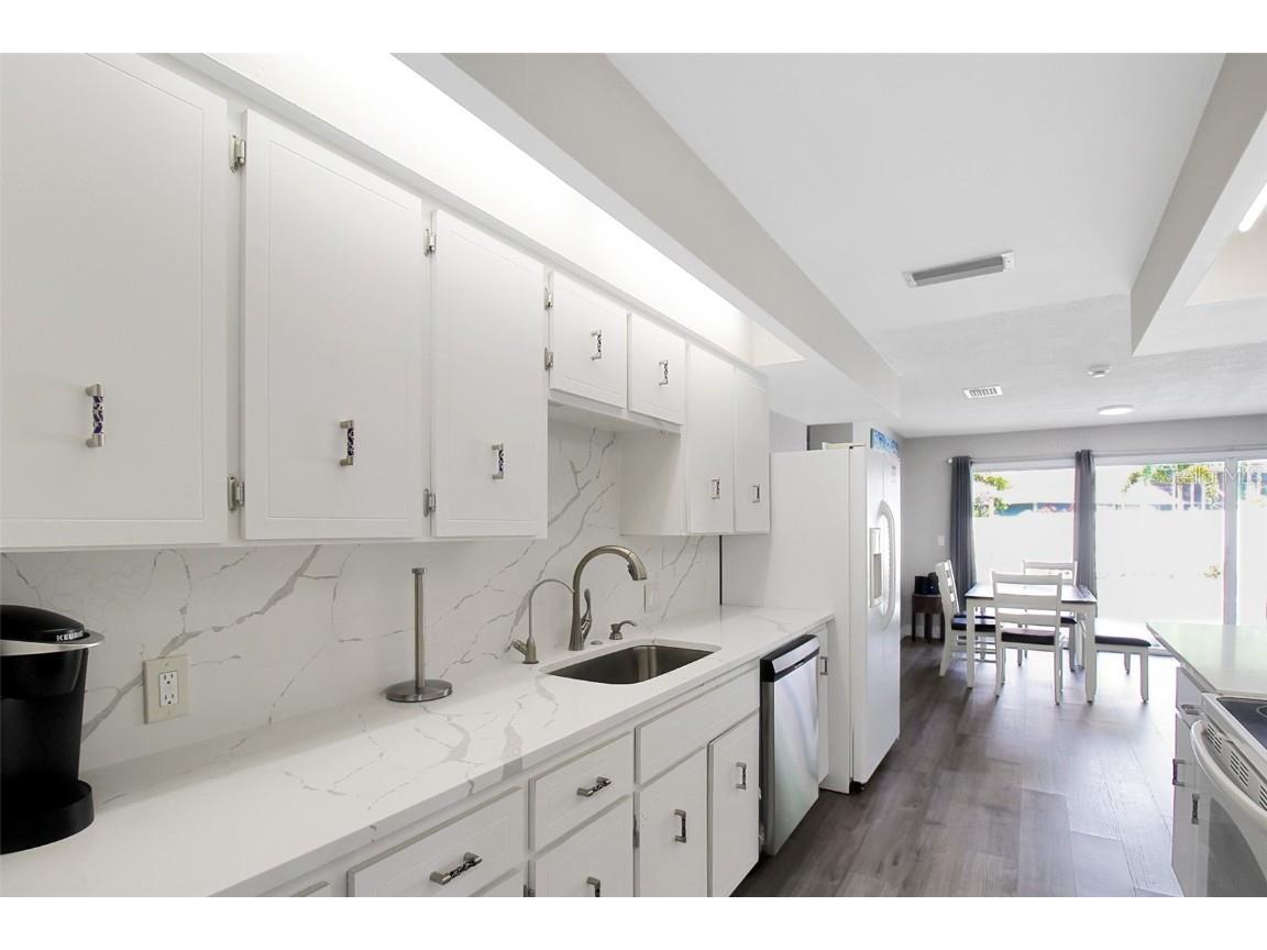 1127 De Leo Drive Sarasota FL 34243 A4633872 image10