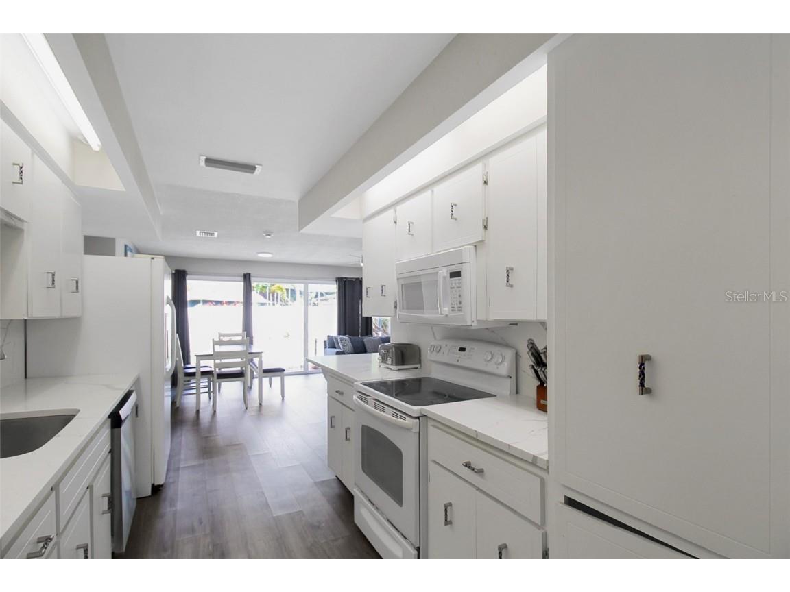 1127 De Leo Drive Sarasota FL 34243 A4633872 image11