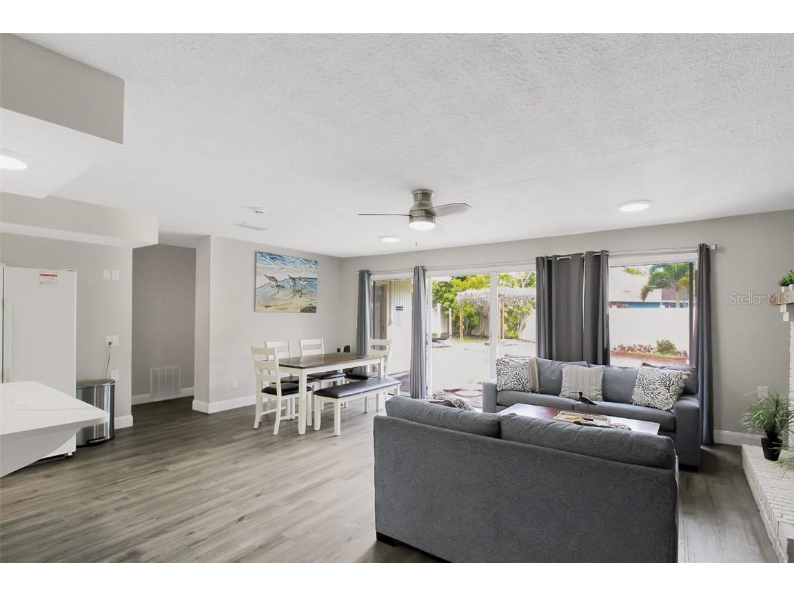 1127 De Leo Drive Sarasota FL 34243 A4633872 image15