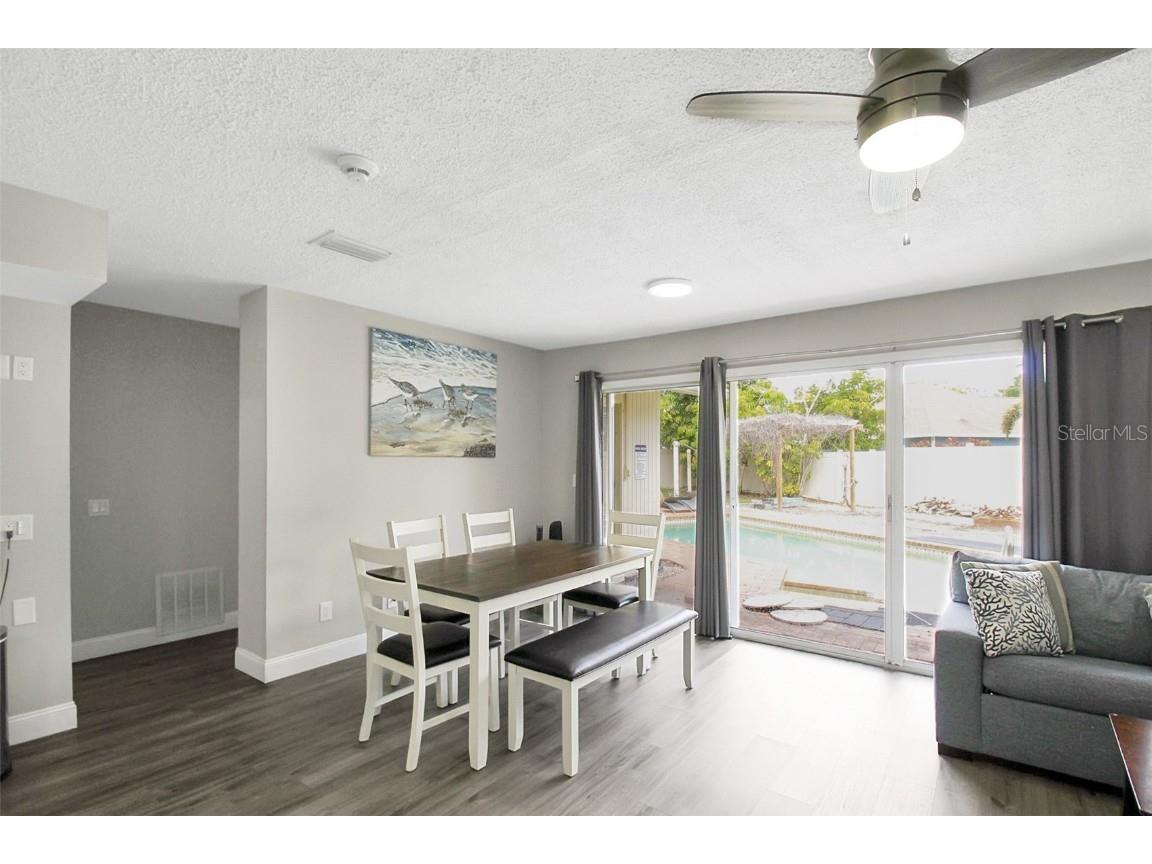 1127 De Leo Drive Sarasota FL 34243 A4633872 image16