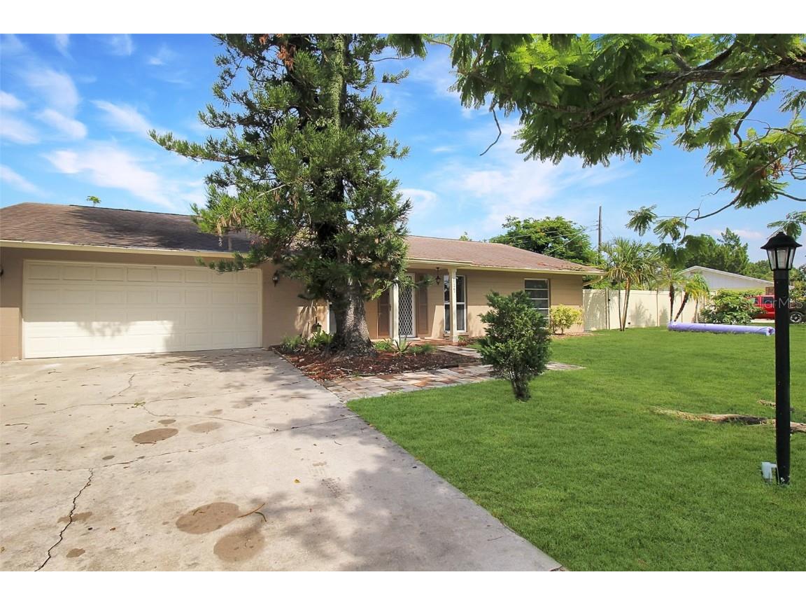 1127 De Leo Drive Sarasota FL 34243 A4633872 image2