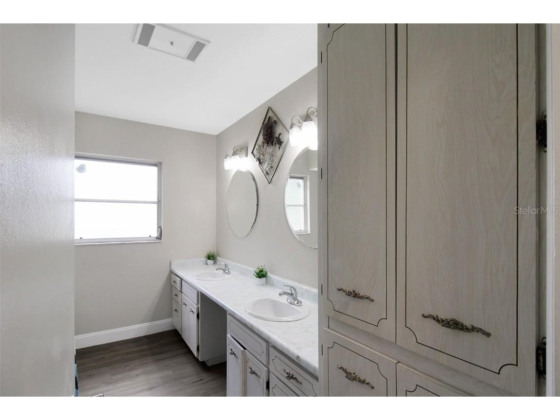 1127 De Leo Drive Sarasota FL 34243 A4633872 image21