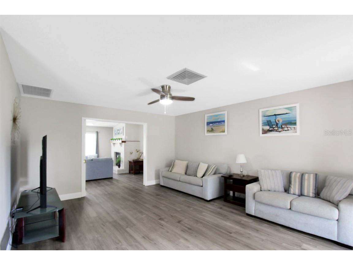 1127 De Leo Drive Sarasota FL 34243 A4633872 image4