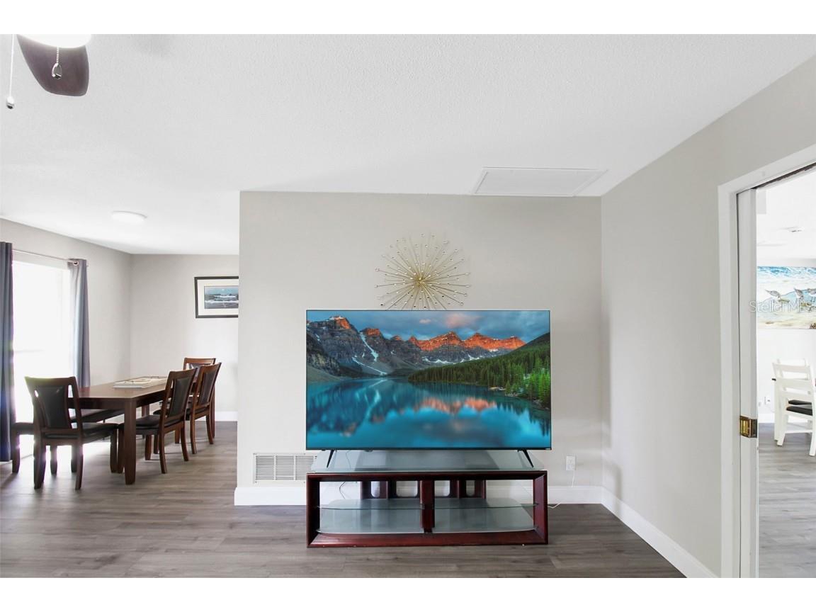 1127 De Leo Drive Sarasota FL 34243 A4633872 image7