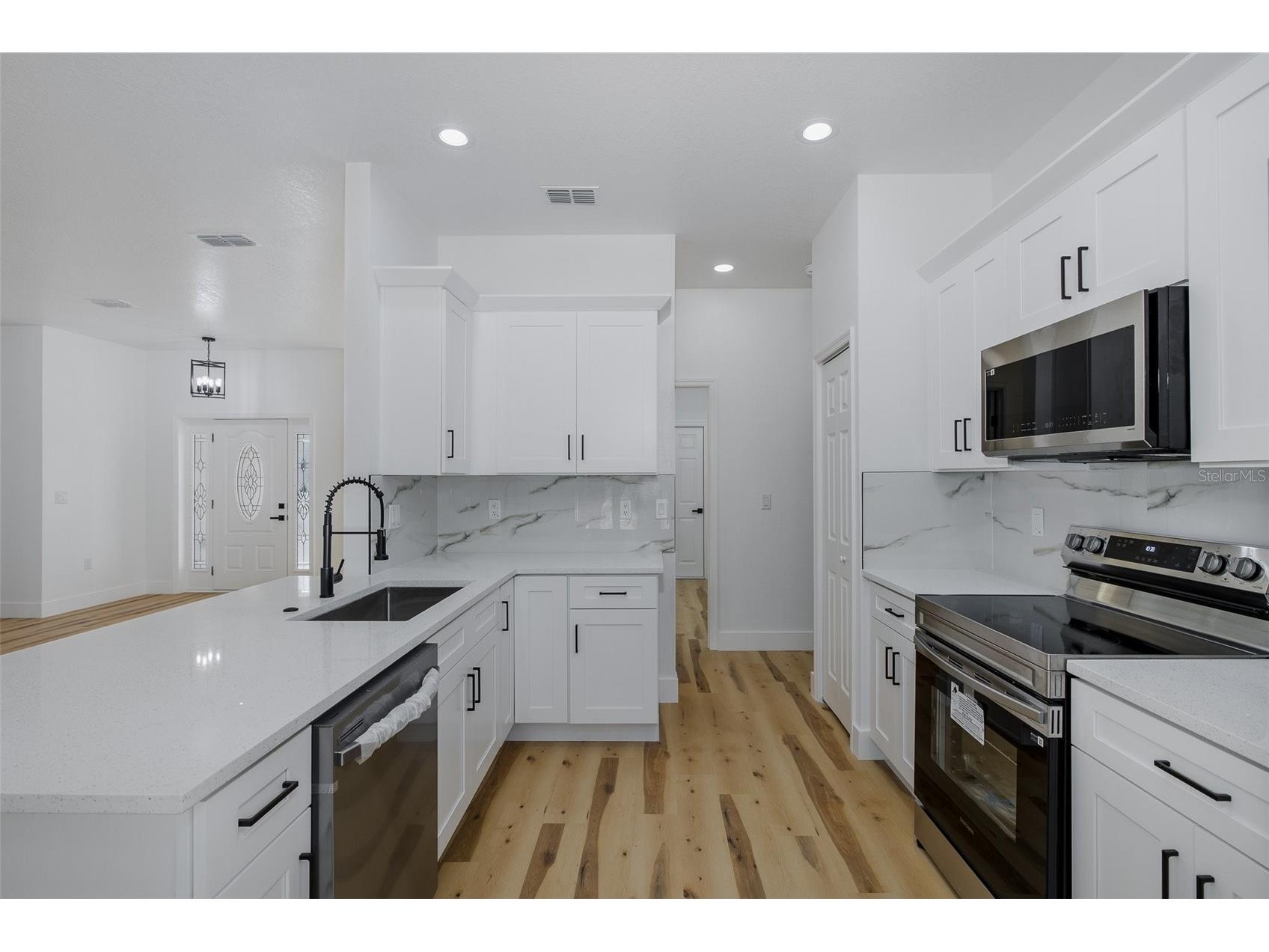 11277 Fool Duck Avenue Weeki Wachee FL 34613 W7880851 image9