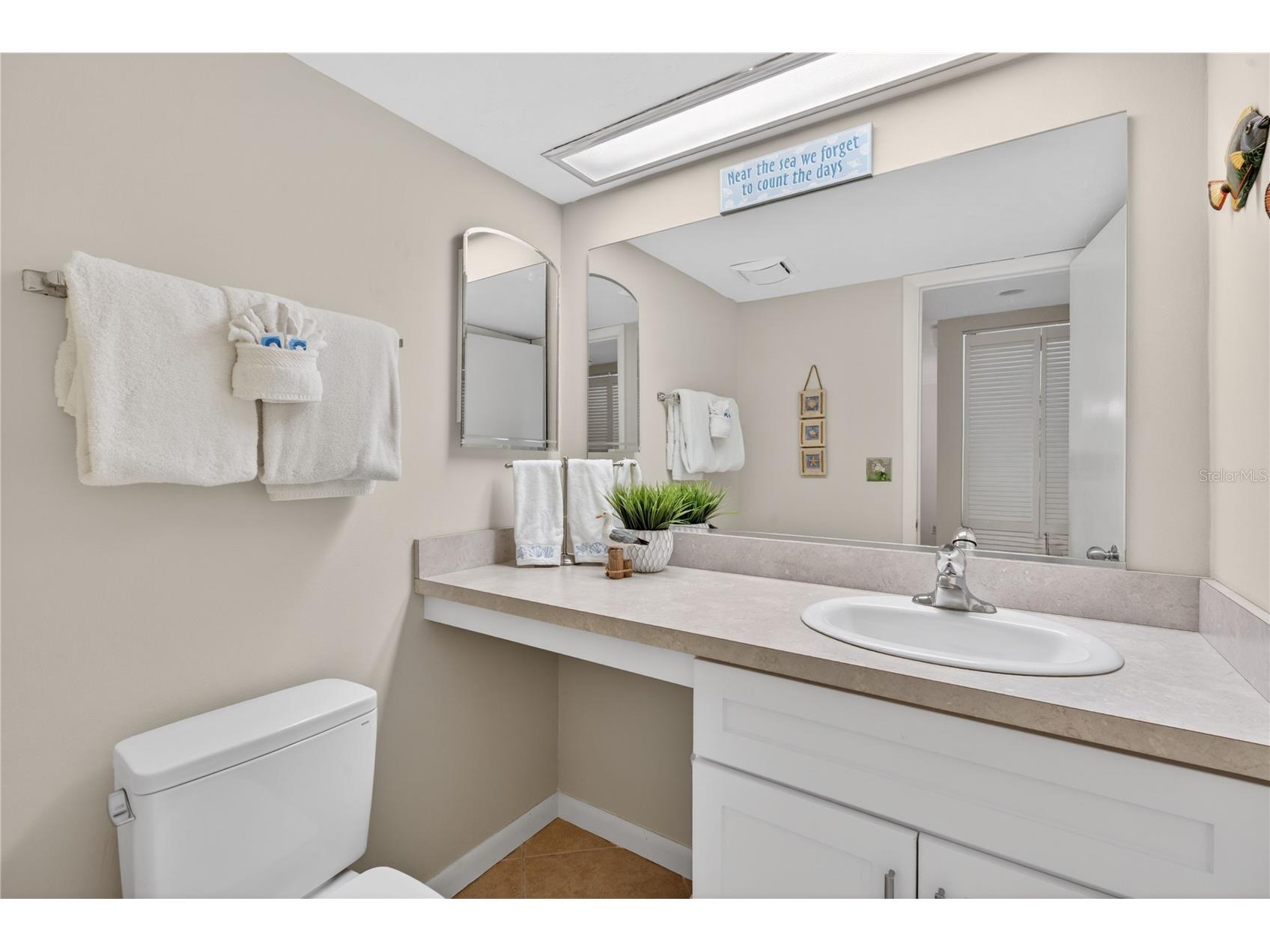1128 W Peppertree Lane #111 Sarasota FL 34242 A4695723 image23