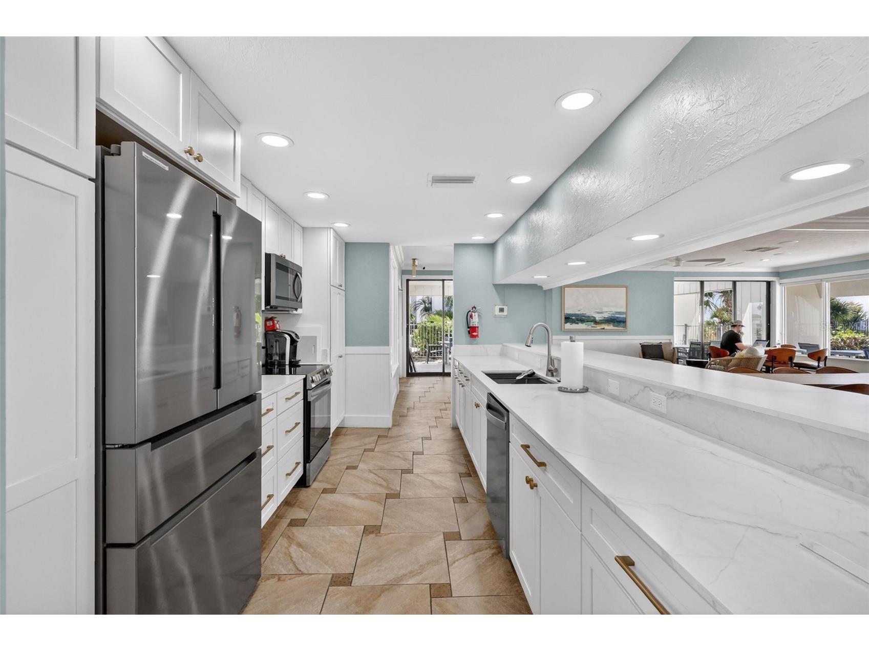 1128 W Peppertree Lane #111 Sarasota FL 34242 A4695723 image41