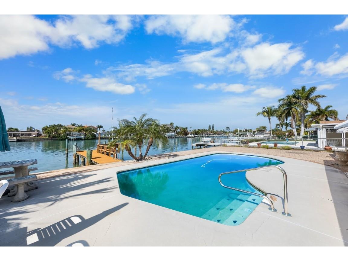 11280 8th Street E Treasure Island FL 33706 - BOCA CIEGA BAY U8235707 image1
