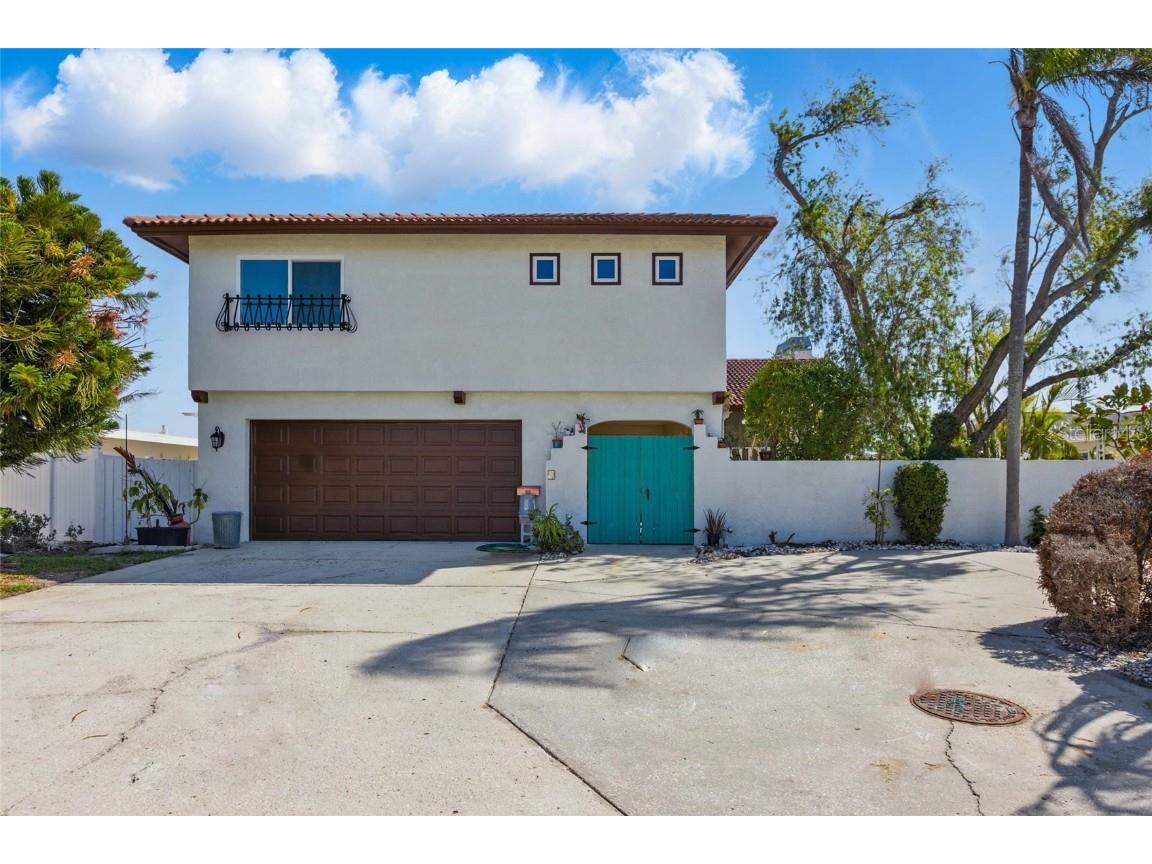 11285 8th Street E Treasure Island FL 33706 - BOCA CIEGA BAY TB8389581 image1