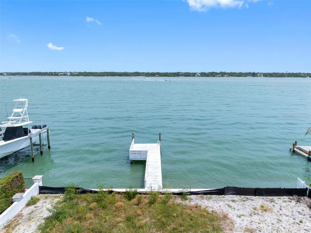 11285 9th Street E Treasure Island FL 33706 - BOCA CIEGA BAY TB8383221 image1