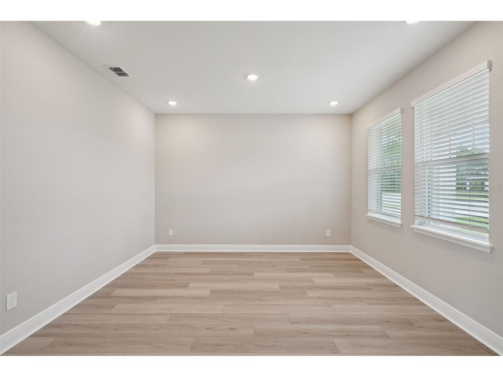 1129 British Circle Daytona Beach FL 32124 TB8479722 image9