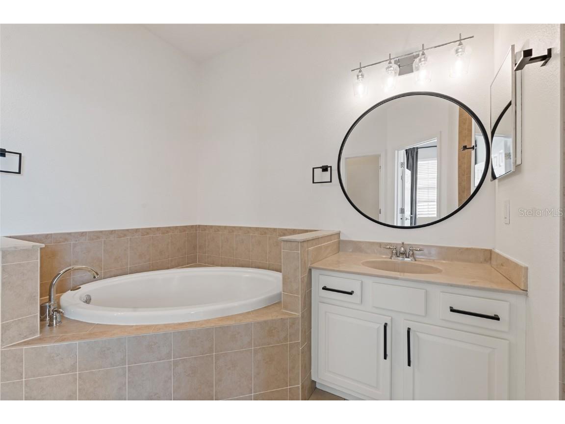 1129 Venetian Harbor Drive NE Saint Petersburg FL 33702 TB8426411 image34