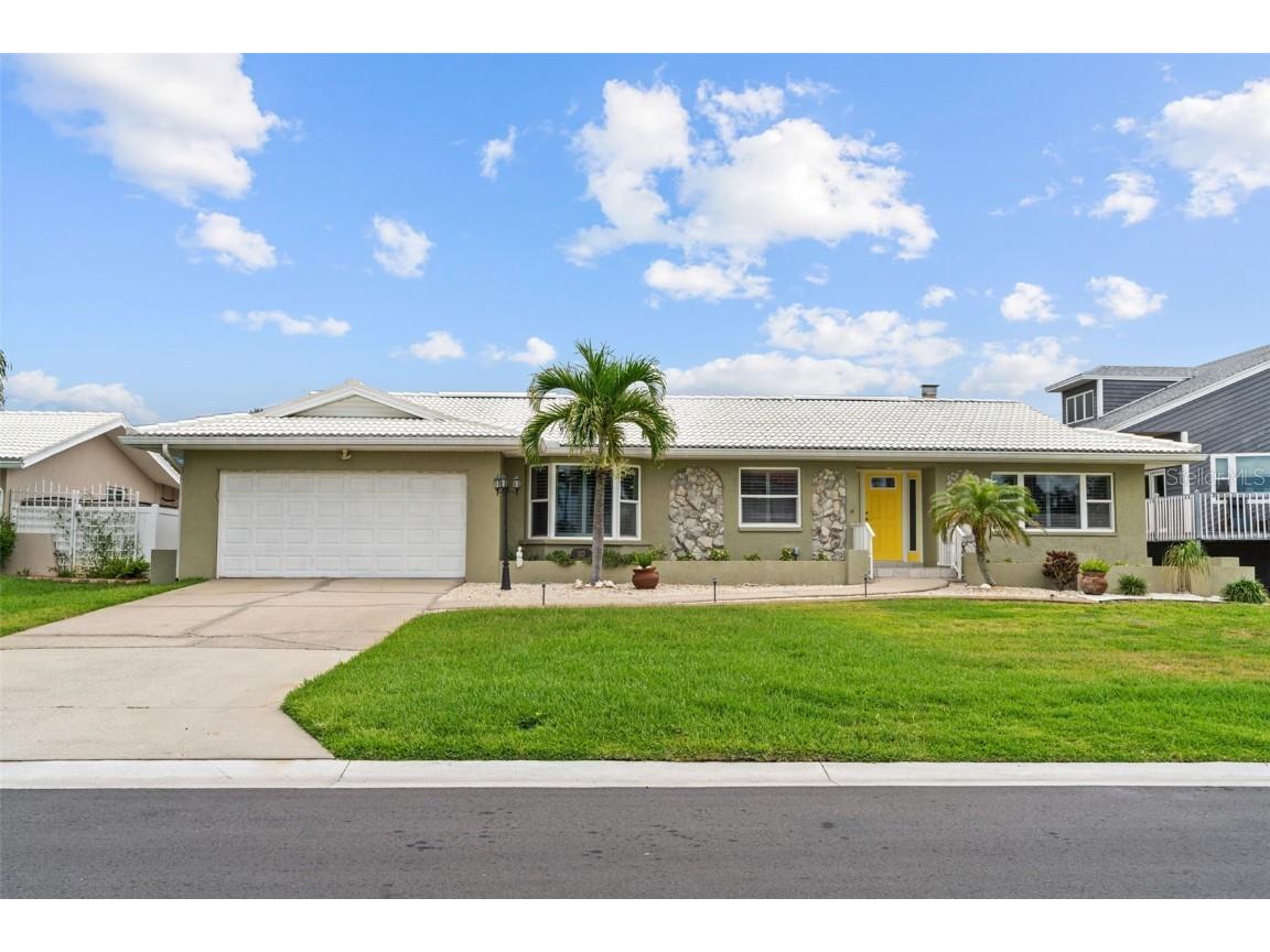 113 16th Street Belleair Beach FL 33786 - INTERCOASTAL WATERWAY GULF OF MEXICO TB8382817 image1