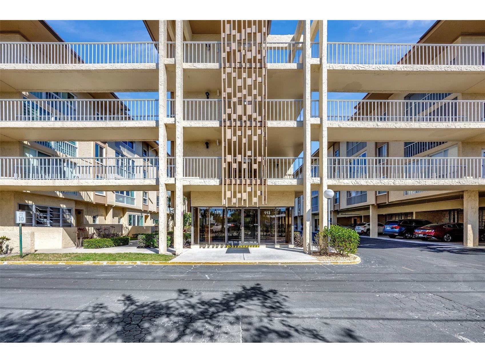 113 Island Way #241 Clearwater Beach FL 33767 - CLEARWATER HARBOR AND BAY TB8468180 image2