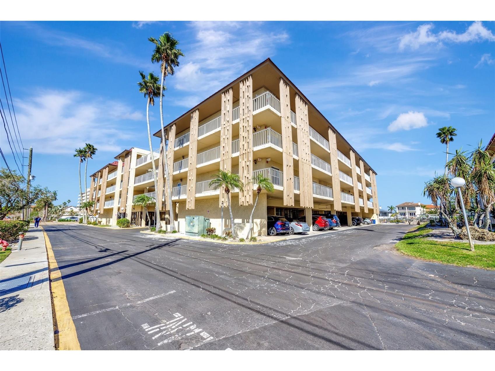 113 Island Way #241 Clearwater Beach FL 33767 - CLEARWATER HARBOR AND BAY TB8468180 image28