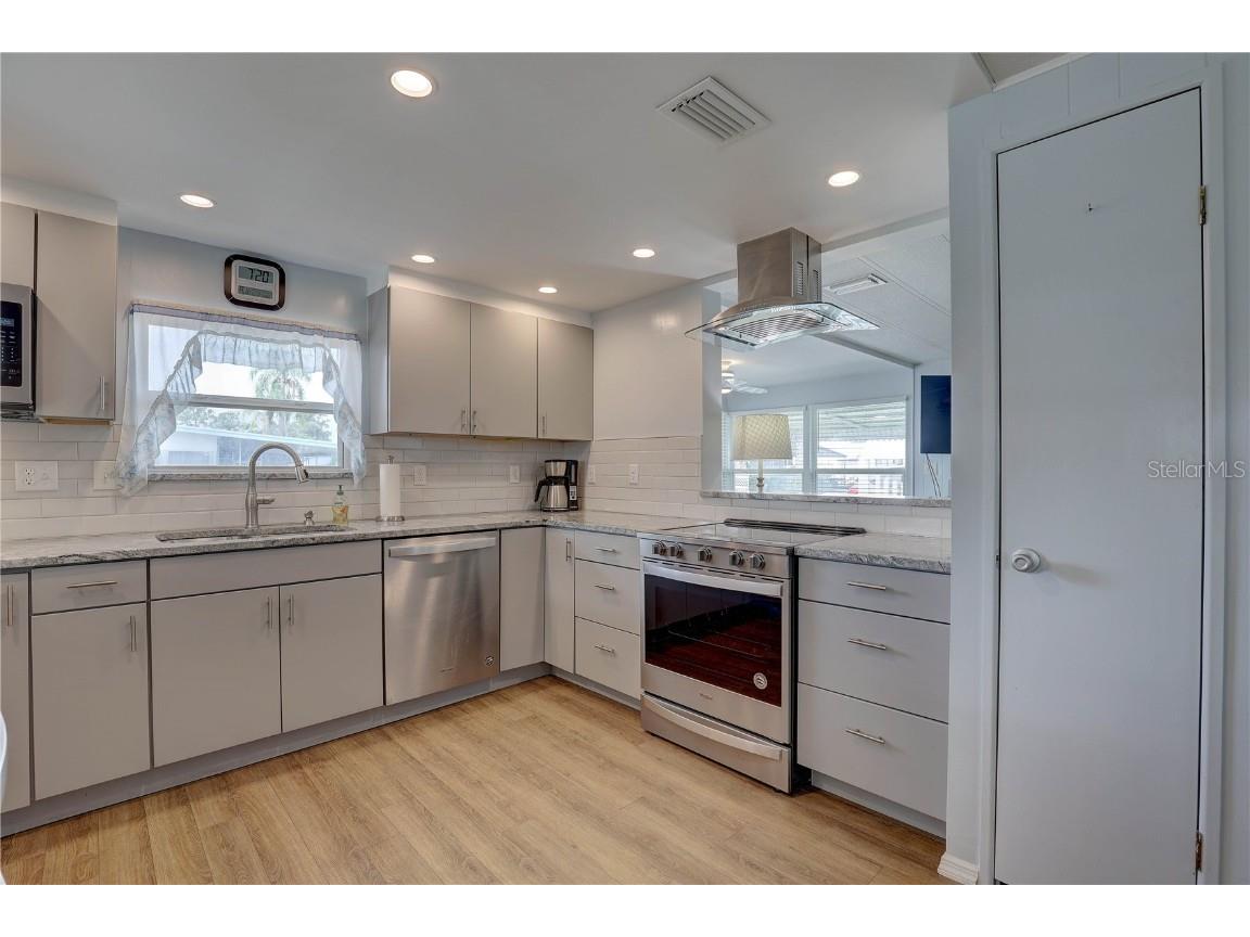 113 Royal Palm Circle Largo FL 33778 TB8422562 image10