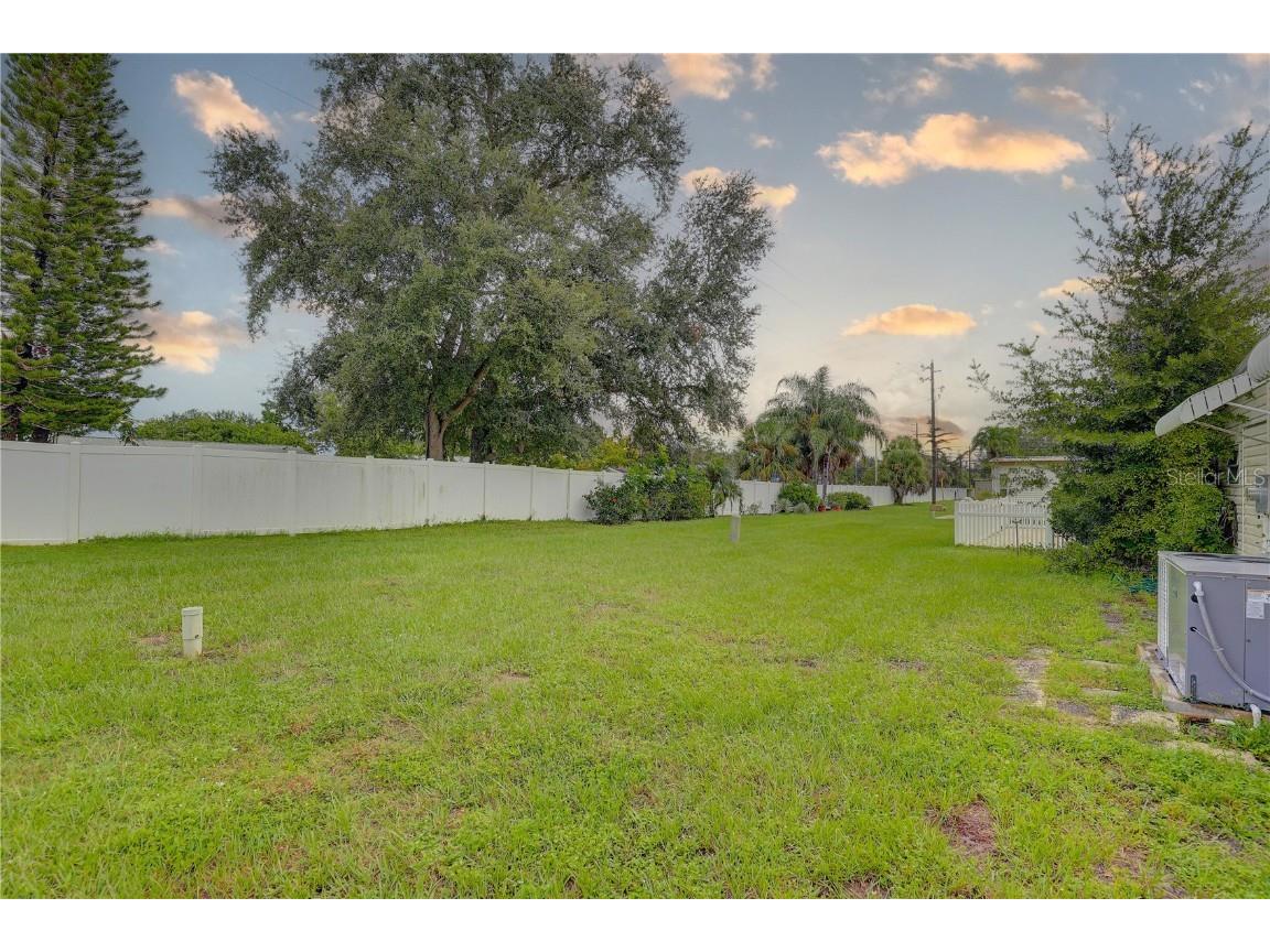 113 Royal Palm Circle Largo FL 33778 TB8422562 image32