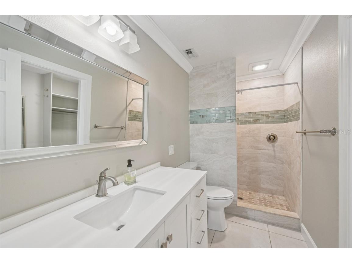 113 Whispering Sands Drive #V-47 Sarasota FL 34242 A4670850 image13