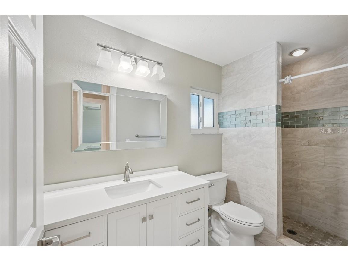 113 Whispering Sands Drive #V-47 Sarasota FL 34242 A4670850 image18