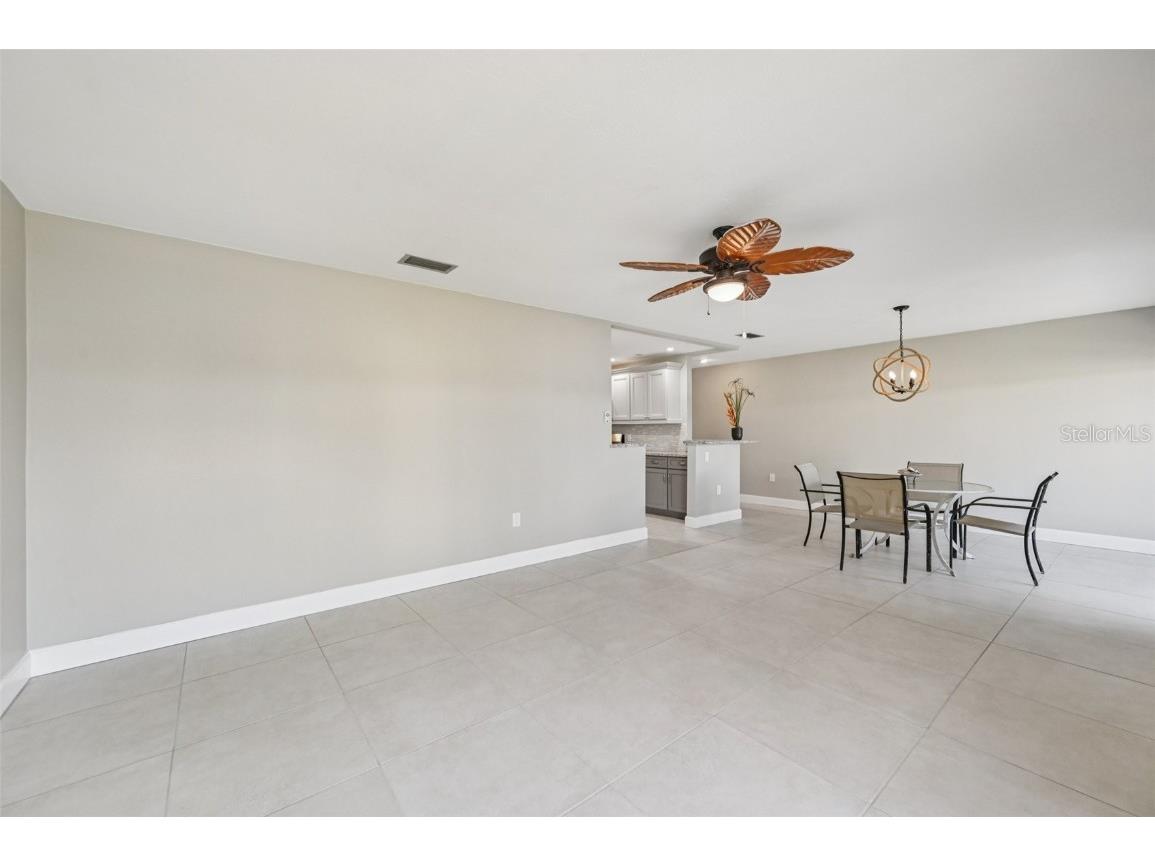 113 Whispering Sands Drive #V-47 Sarasota FL 34242 A4670850 image2