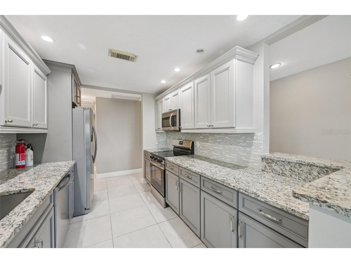 113 Whispering Sands Drive #V-47 Sarasota FL 34242 A4670850 image8