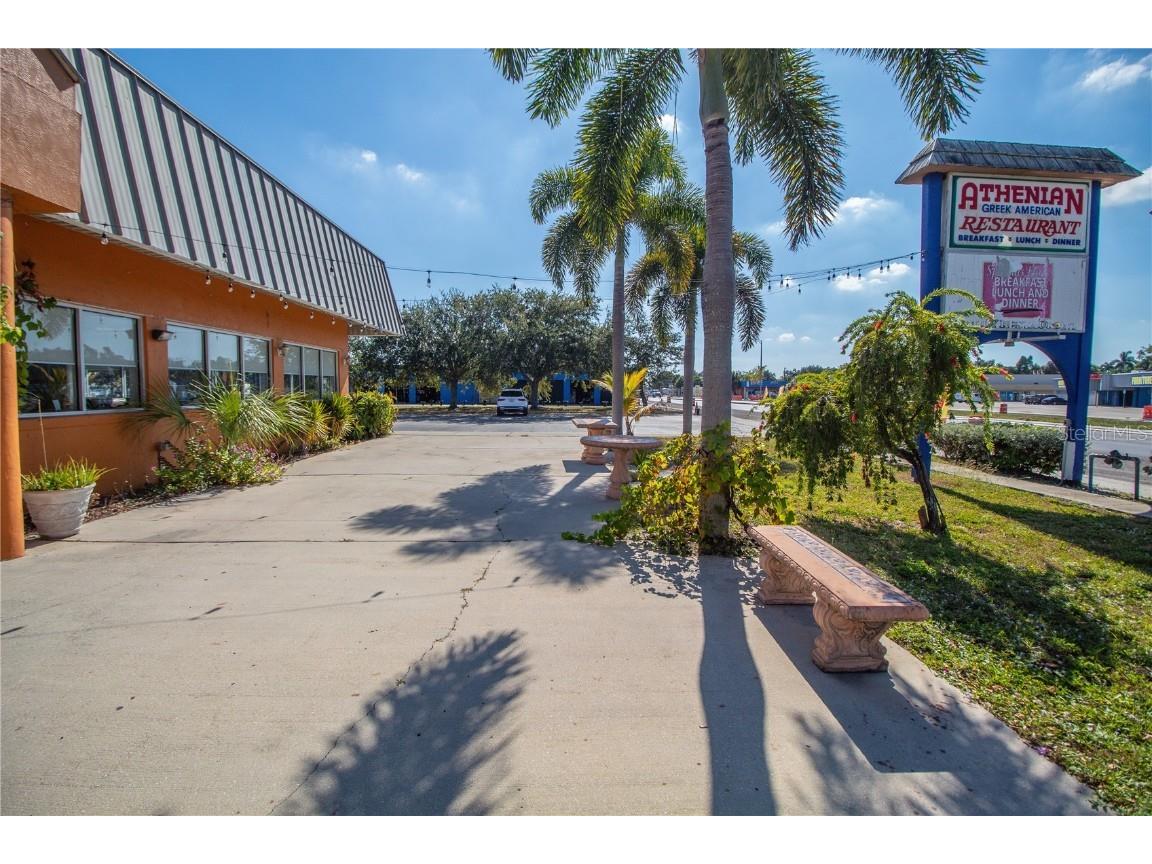 1130 N Tamiami Trail North Fort Myers FL 33903 C7518495 image17