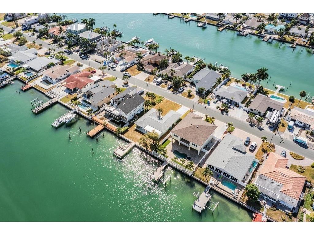 11305 5th Street E Treasure Island FL 33706 - BOCA CIEGA BAY TB8444763 image1