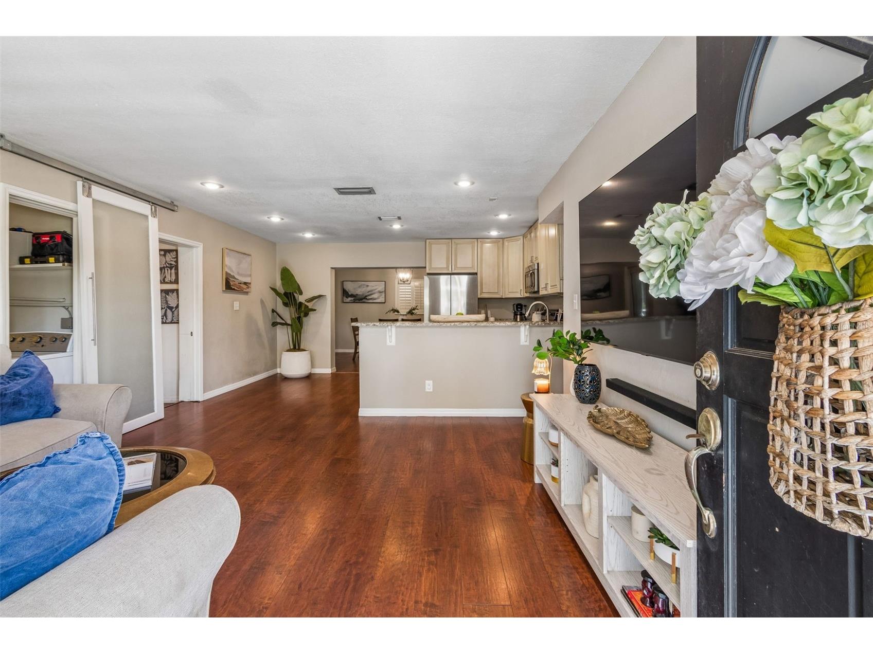 11307 N Boulevard Tampa FL 33612 TB8498222 image3