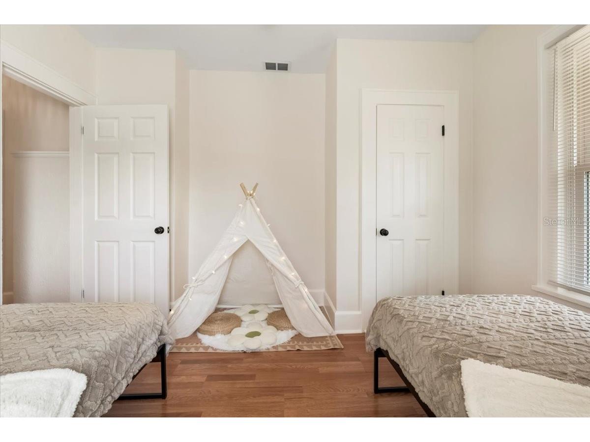 1131 10th Avenue S Saint Petersburg FL 33705 TB8476164 image11