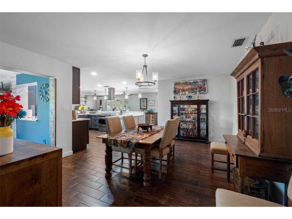 1131 45th Avenue NE Saint Petersburg FL 33703 TB8424675 image27