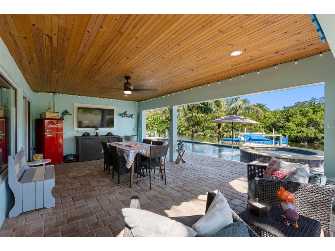 1131 45th Avenue NE Saint Petersburg FL 33703 TB8424675 image46