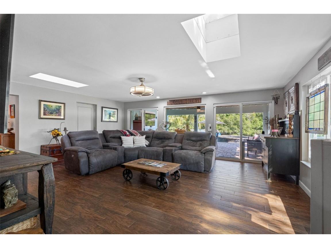 1131 45th Avenue NE Saint Petersburg FL 33703 TB8424675 image6