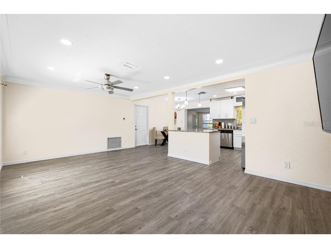 1131 60th Ave S Saint Petersburg FL 33705 TB8355479 image9