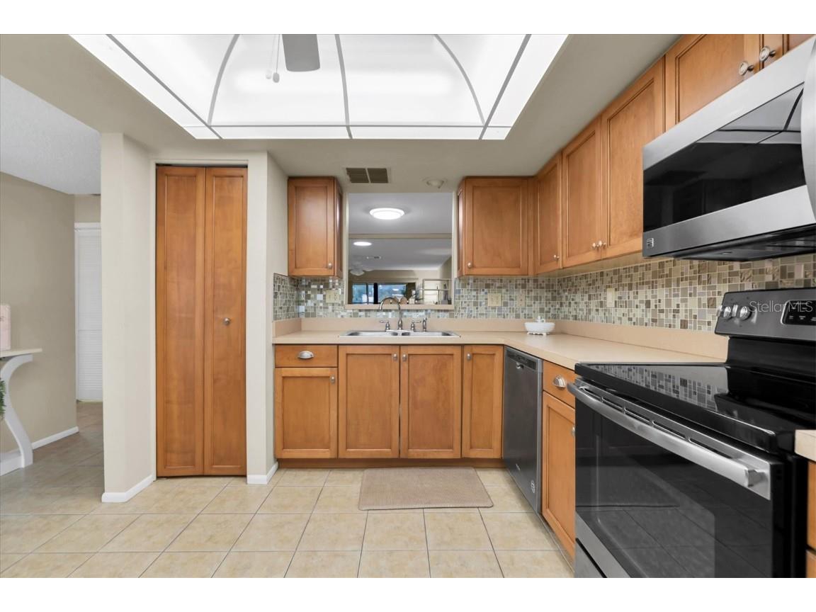 11311 Dollar Lake Drive #6 Port Richey FL 34668 W7878121 image3