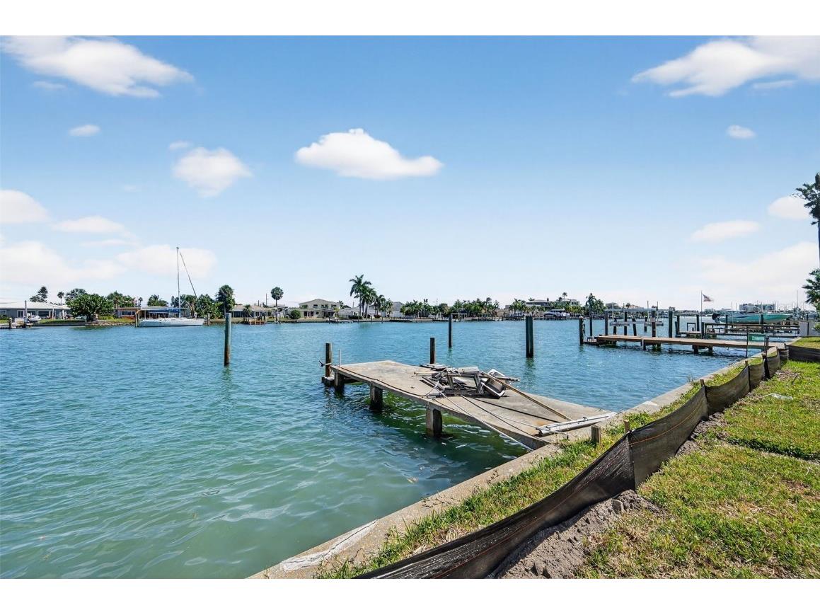 11325 4th Street E Treasure Island FL 33706 TB8436406 image16
