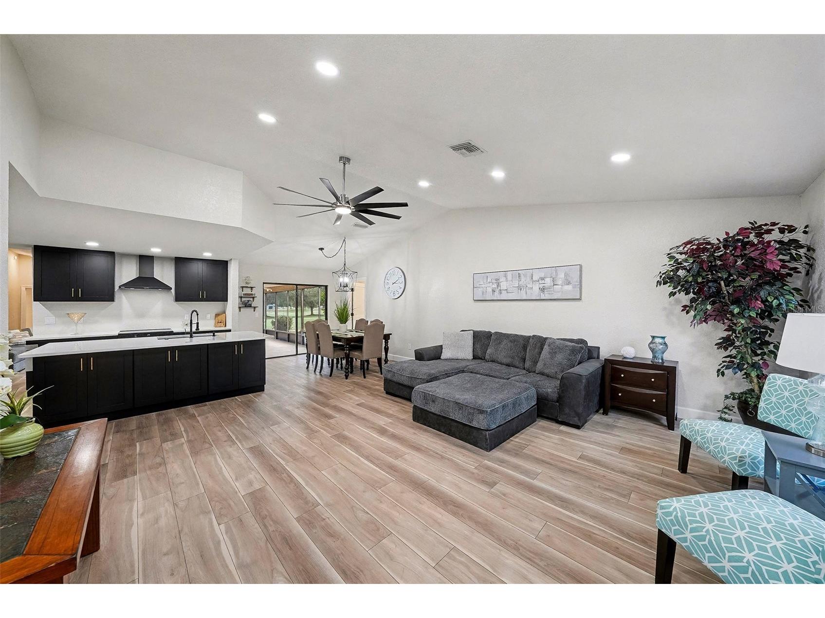 11325 Glenmont Drive Tampa FL 33635 TB8502029 image2
