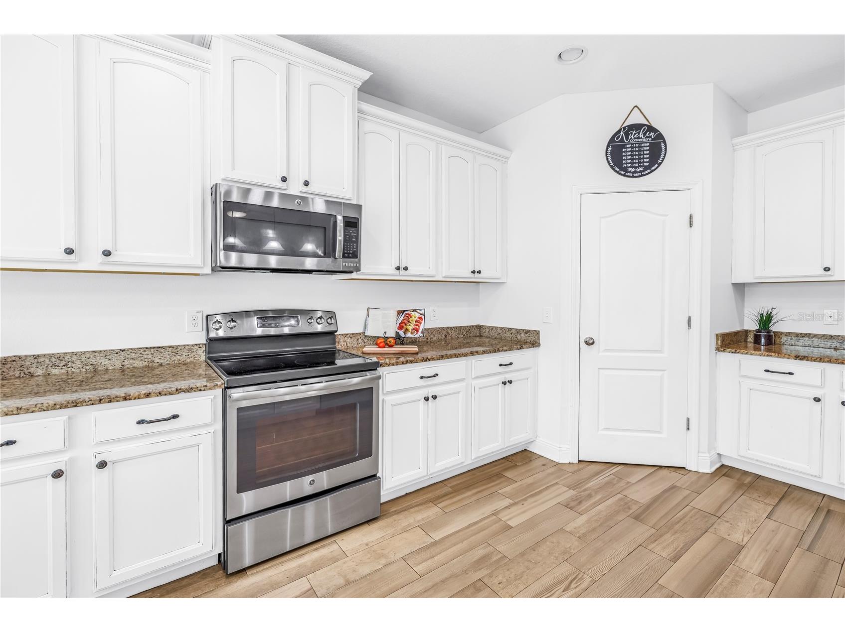 1133 14th Street N Saint Petersburg FL 33705 TB8522314 image33
