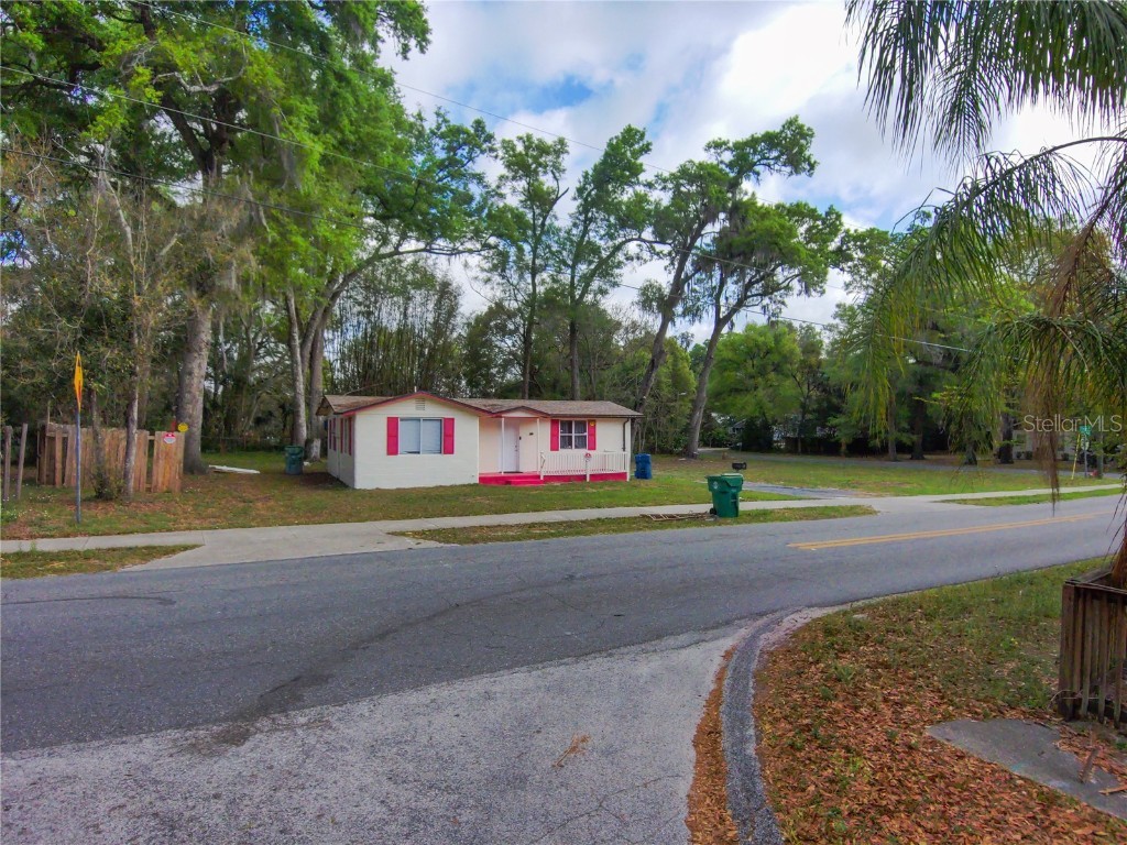 1135 E Voorhis Avenue #1 Deland FL 32724 L4939462 image1