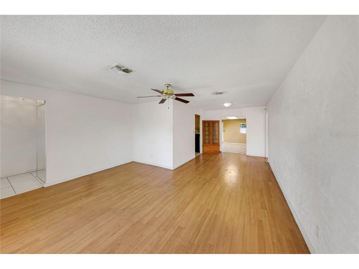 1137 54th Avenue S Saint Petersburg FL 33705 TB8357569 image3