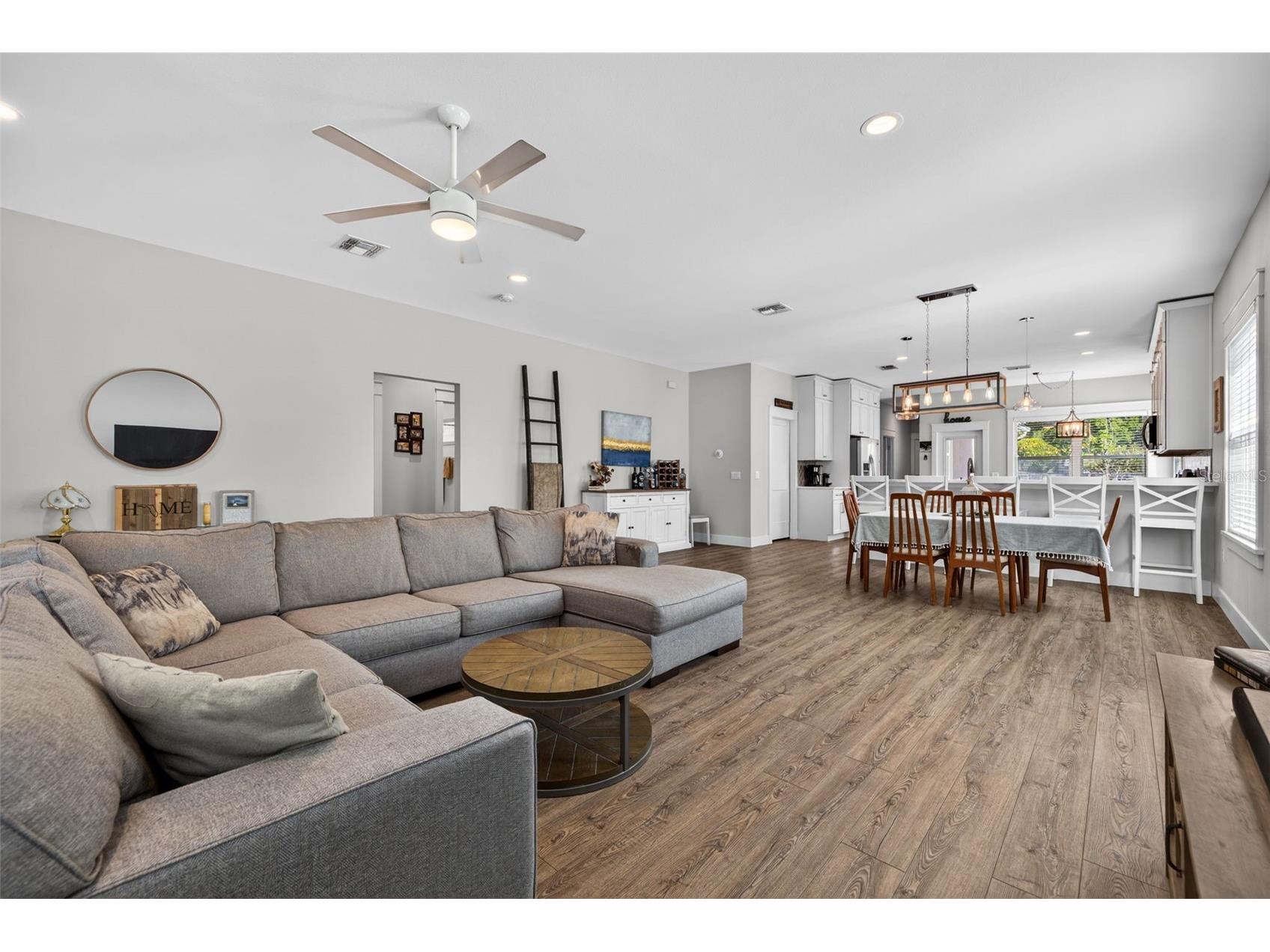 1137 55th Avenue N Saint Petersburg FL 33703 TB8499069 image3